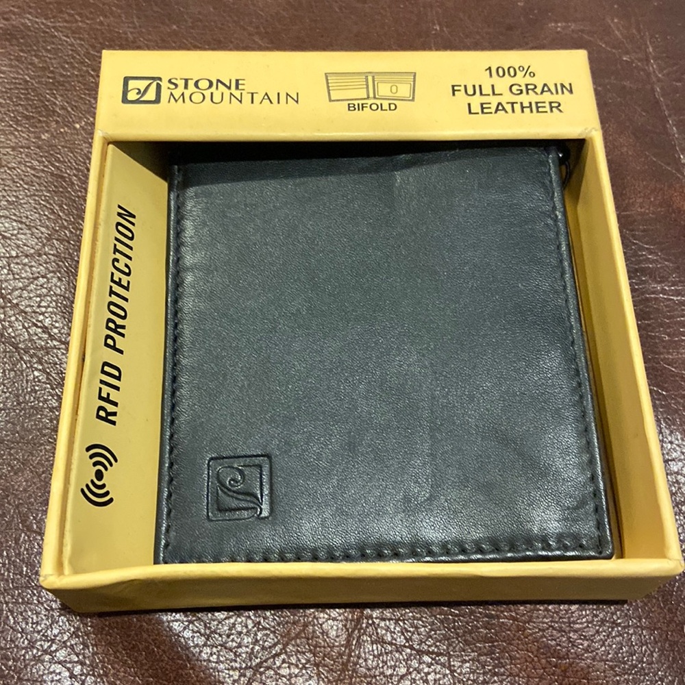 Stone Mountain Black Bifold Leather Wallet.